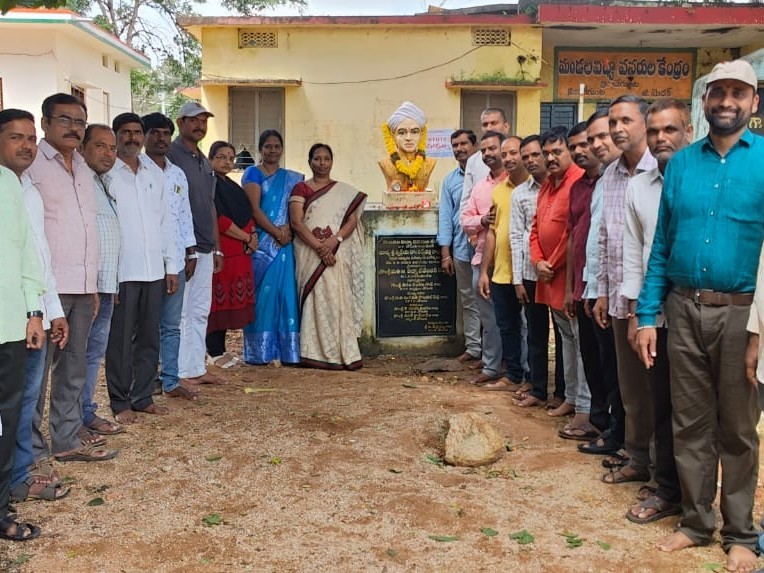సర్వేపల్లి రాధాకృష్ణ ఉపాధ్యాయులకు ఆదర్శం