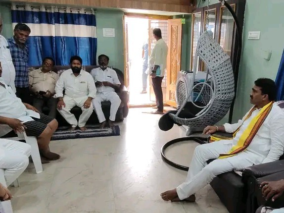 నియోజకవర్గంలో విసృతంగా  పర్యటించిన ఎమ్మెల్యే