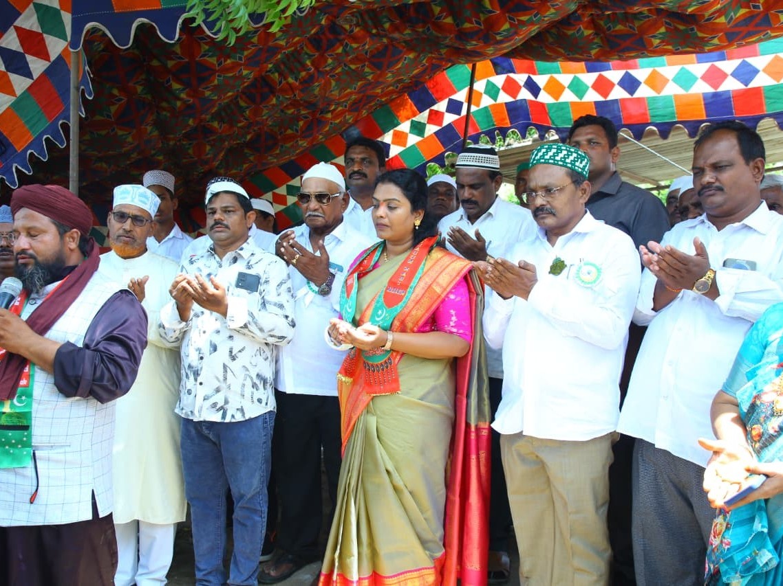 మీలాద్-ఉన్-నబీ ప్రార్థనలలో పాల్గొన్న ఎమ్మెల్యే