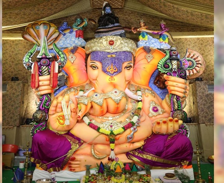 చార్మినార్ మీదుగా బాలాపూర్ గణేశ్ శోభాయాత్ర