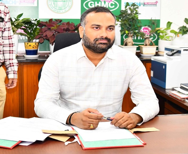 సిబ్బంది అప్రమత్తంగా ఉండాలి: GHMC కమిషనర్