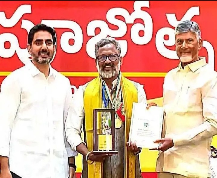 సీఎం చేతుల మీదుగా అవార్డు అందుకున్న సుధాకర్
