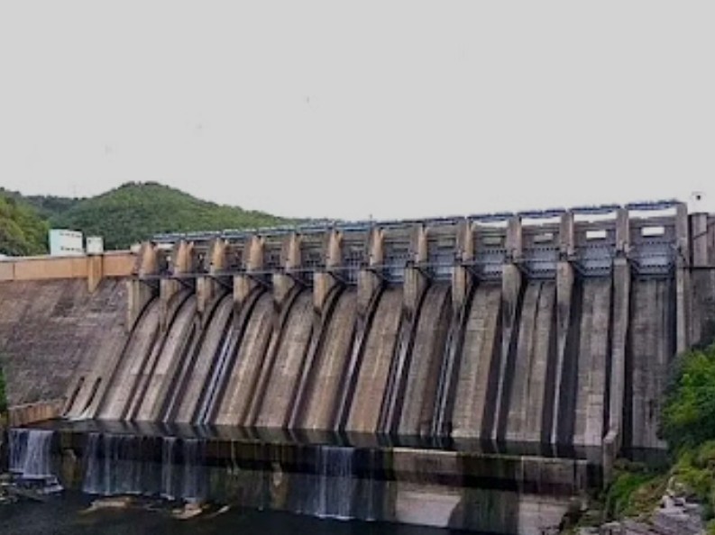 వరద తగ్గడంతో శ్రీశైలం గేట్లు మూసివేత