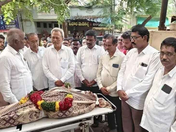 కె. వీరారెడ్డి మృతిపై సీపీఎం నేతల నివాళి