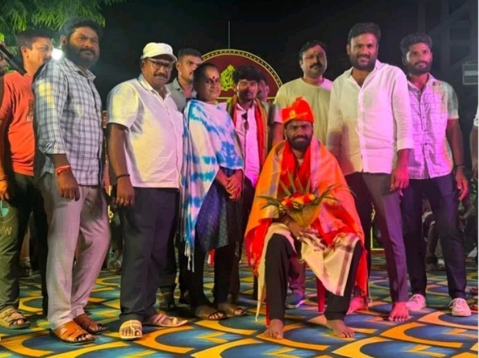 “పల్సర్ బైక్ ” గాయకుడు రమణకు ఘన సన్మానం
