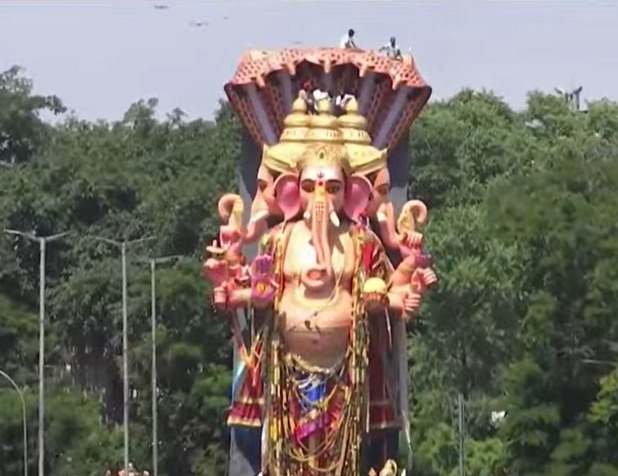 సచివాలయం వద్దకు చేరుకున్న బడా గణేశ్