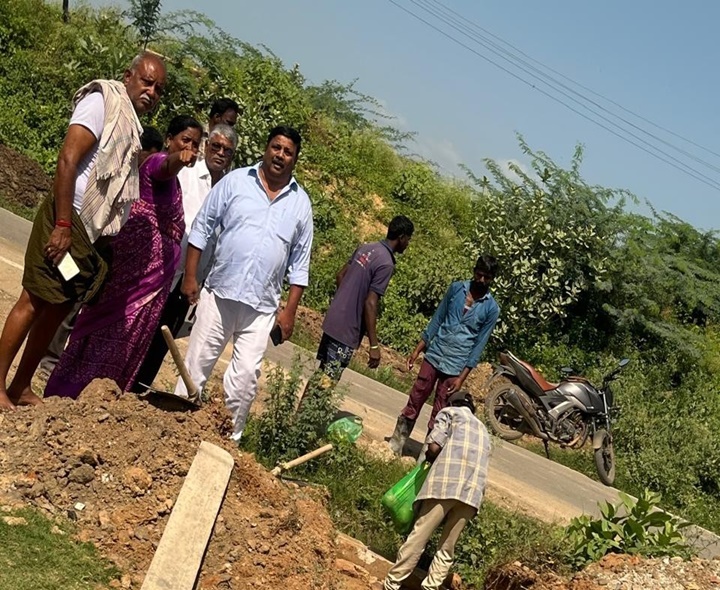 డ్రైనేజీ పనులకు భూమి పూజ