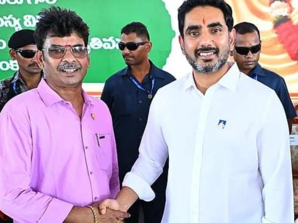 RUB సమస్యపై నారా లోకేష్‌కు వినతి పత్రం