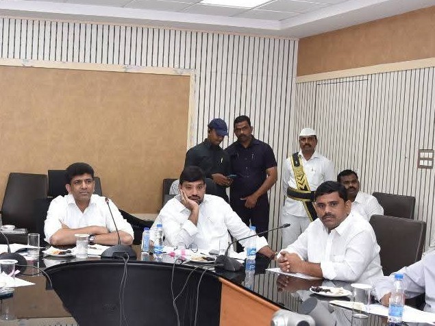 బ్యాంకర్‌లతో మంత్రి పెమ్మసాని సమీక్ష