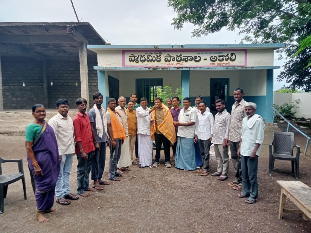 జిల్లా ఉత్తమ ఉపాధ్యాయుడికి సన్మానం