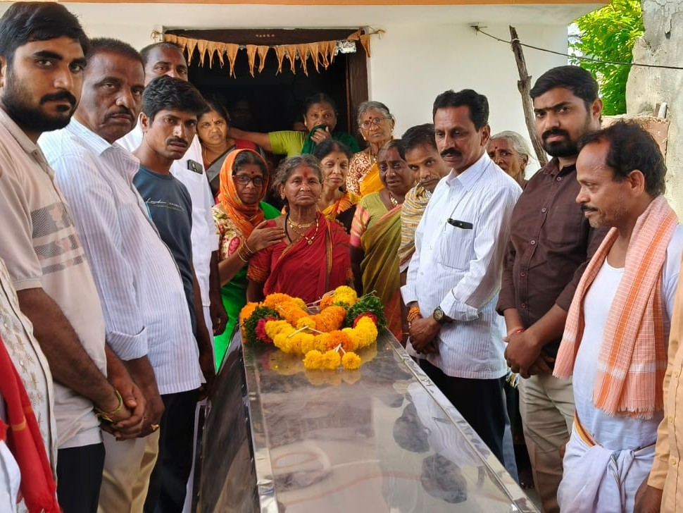 నారయ్య మృతి బాధాకరం: మాజీ ఎమ్మెల్యే