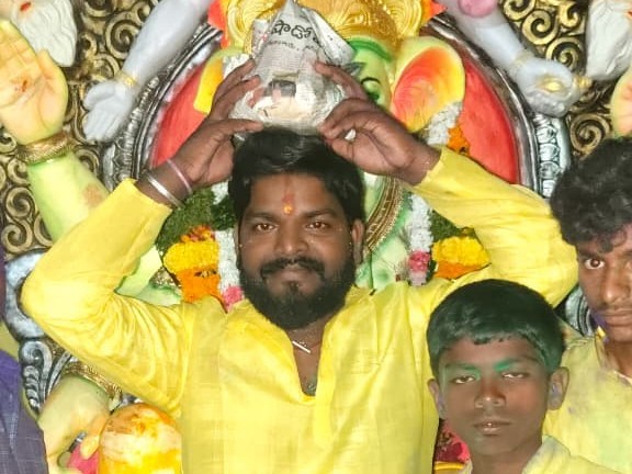 వినాయకుడి లడ్డుకు వేలం పాటలు