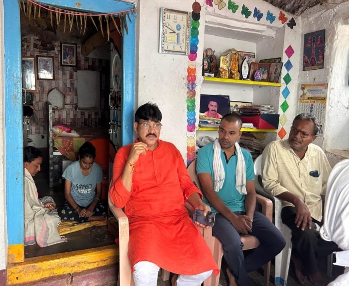 బాధిత కుటుంబానికి పరామర్శించిన ఎమ్మెల్యే