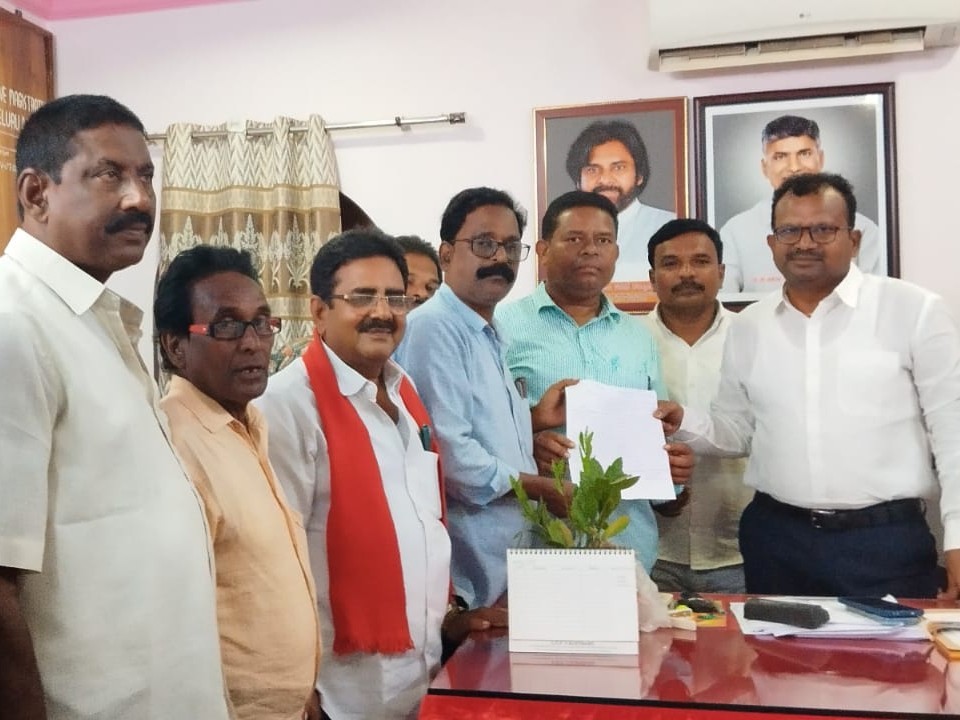వామపక్షాల ఆధ్వర్యంలో ధర్నా