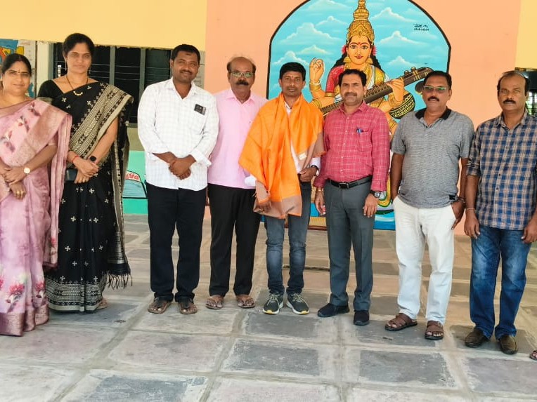 జిల్లా అవార్డు గ్రహీతకు సన్మానం