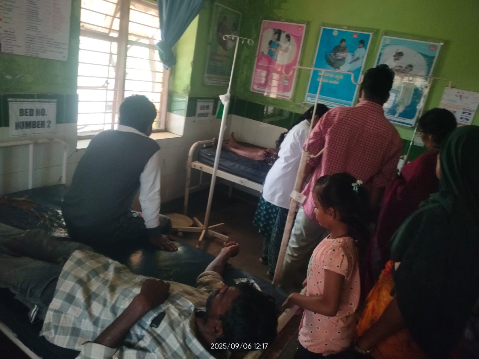 ప్రభుత్వ ఆసుపత్రిలో ఐవీ సెట్లు కరువు