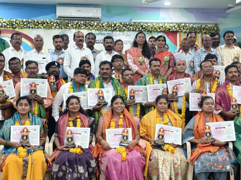 ‘చైతన్యం తెచ్చేది ఉపాధ్యాయులే’