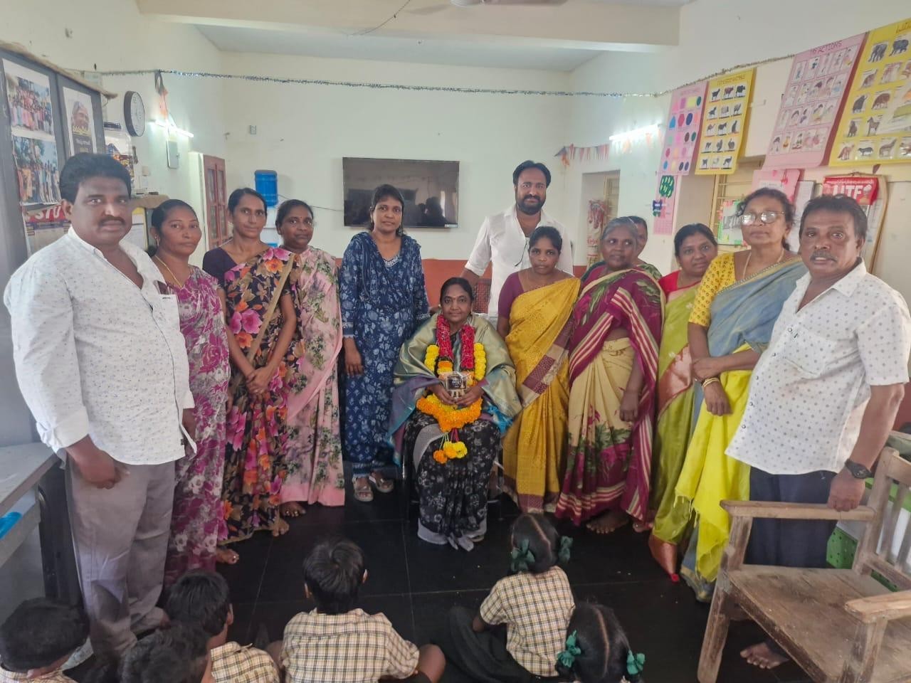 జిల్లా ఉత్తమ ఉపాధ్యాయురాలికి ఘన సత్కారం