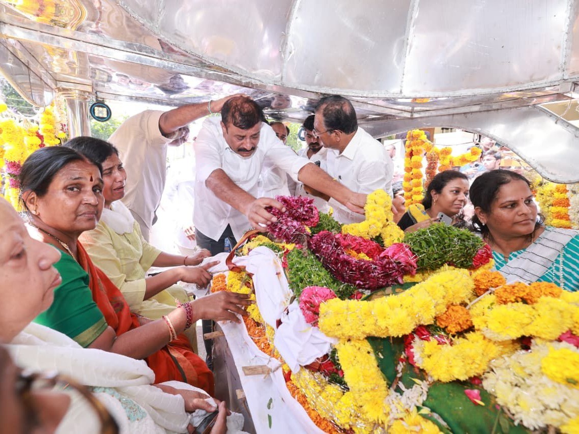 ఉద్యమ నాయకుడికి ఎమ్మెల్యే నివాళులు