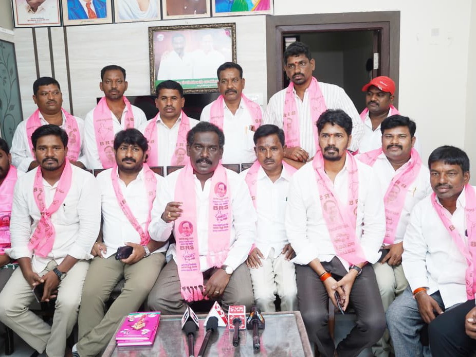 ‘డబుల్ బెడ్ రూమ్ ఇళ్లు ఇందిరమ్మ ఇళ్లు కావు’