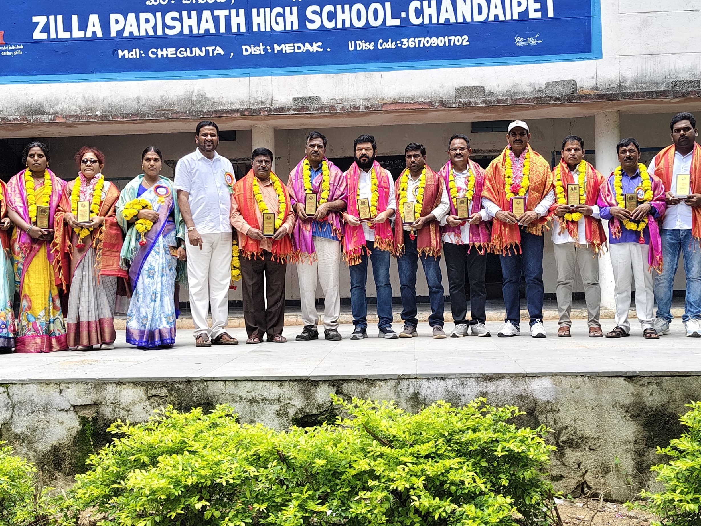 ఉపాధ్యాయులకు ఘన సన్మానం