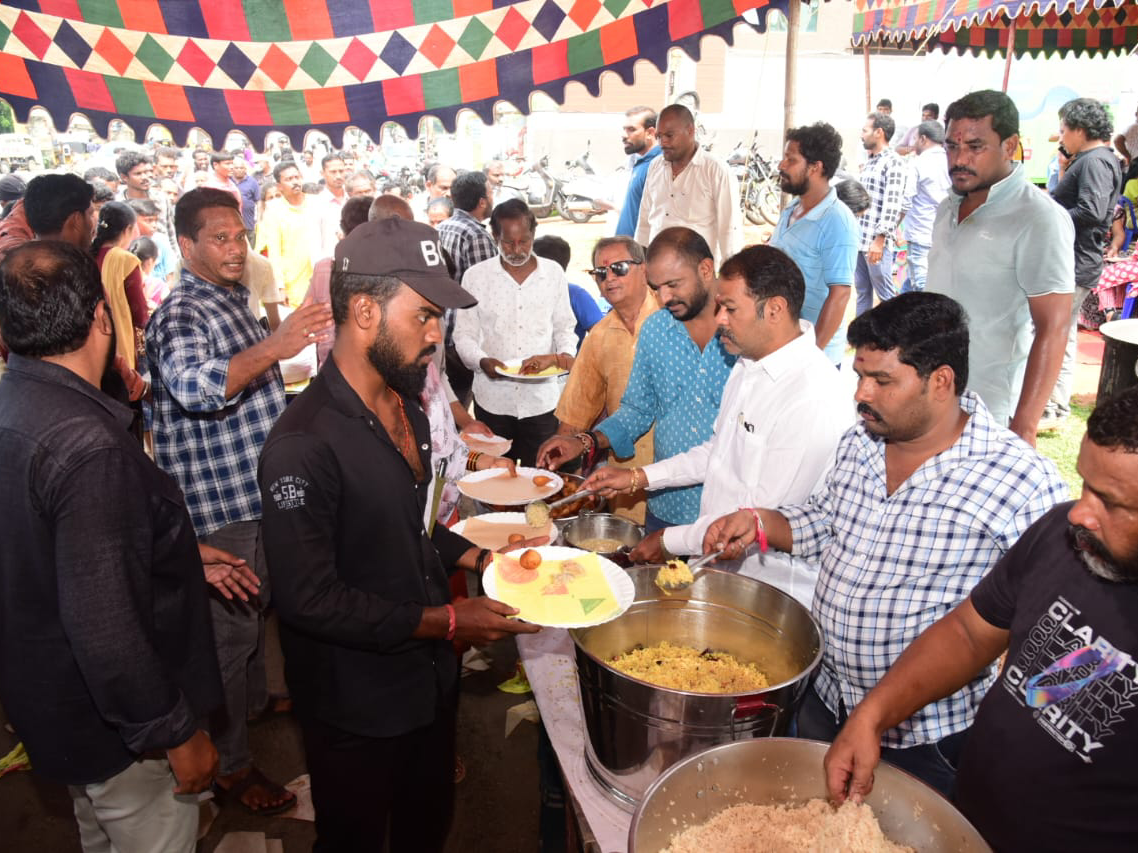 సింహాచలంలో భారీ అన్న సమారాధన