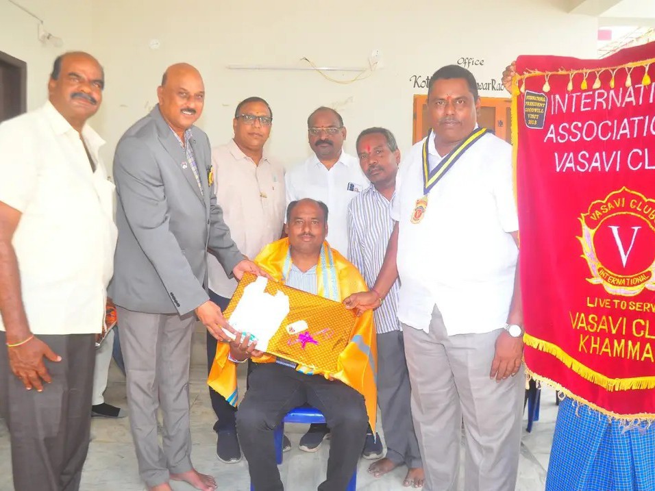 వాసవి క్లబ్ ఆధ్వర్యంలో జర్నలిస్టులకు సన్మానం