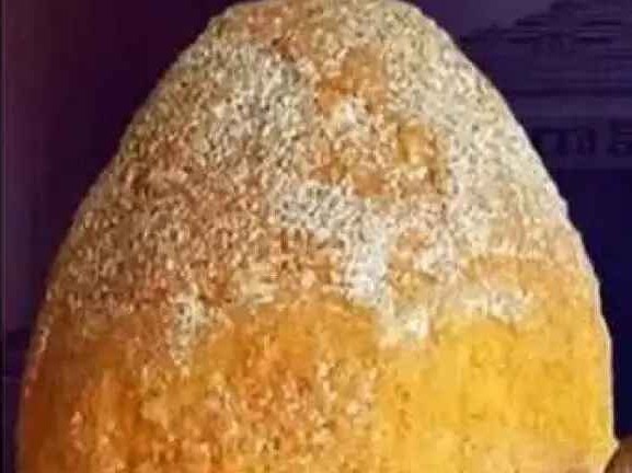 తొమ్మిదవ సారి  లడ్డూను దక్కించుకున్న యువకుడు