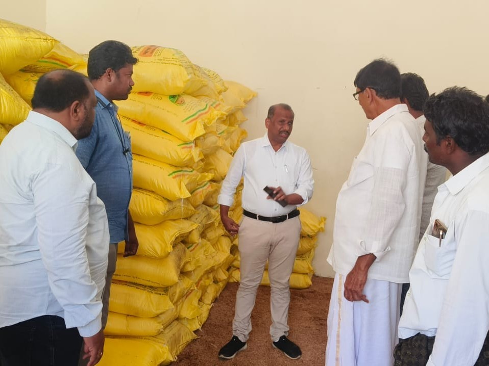 రైతులకు యూరియా సరఫరా సజావుగా సాగుతుంది: ఆర్డీవో