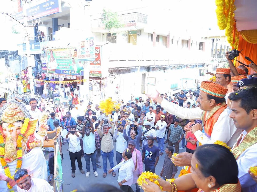 శోభాయాత్రను ప్రారంభించిన తుమ్మల