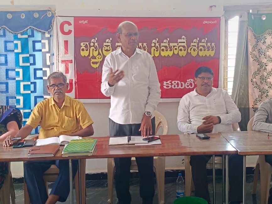 కార్మికుల హక్కులను కాలరాస్తున్న కేంద్ర ప్రభుత్వం