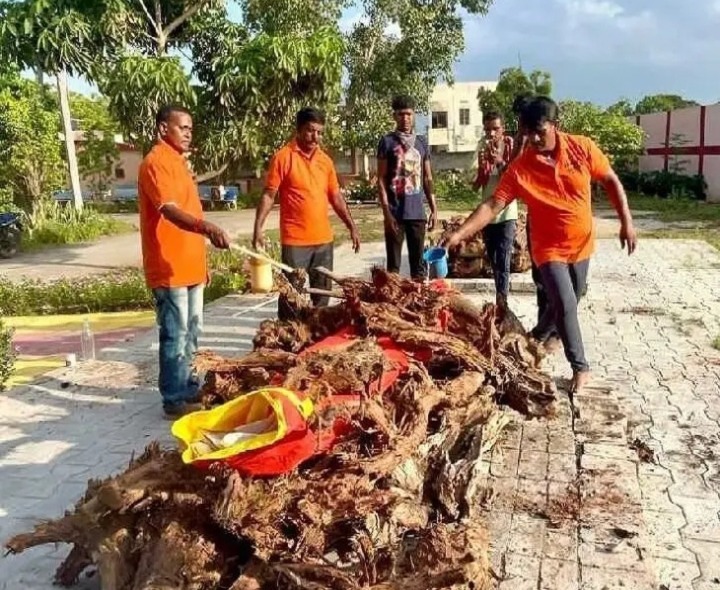 మానవత్వం చాటుకున్న తెనాలి భక్త బృందం