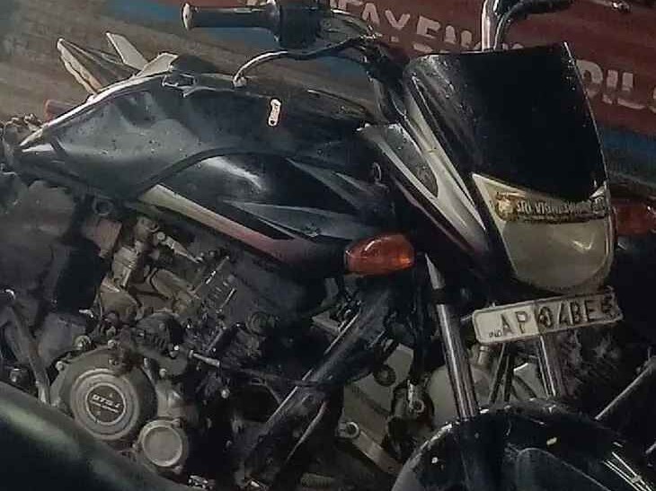 బైక్ చోరీ.. పోలీసులకు ఫిర్యాదు