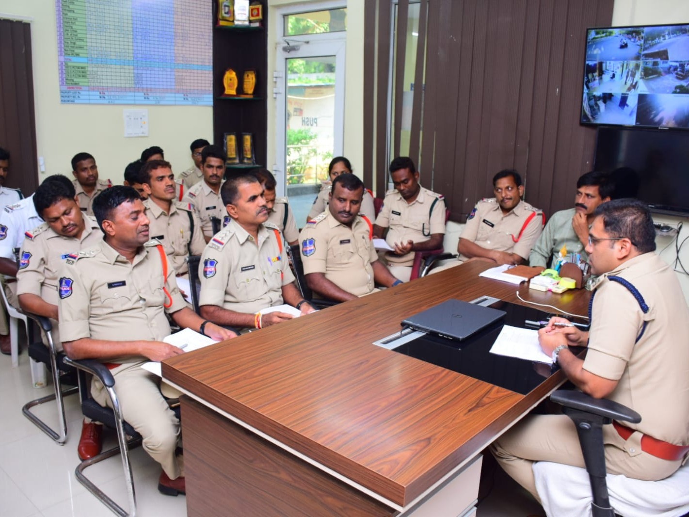 400 మంది అధికారులతో పటిష్ట బందోబస్తు
