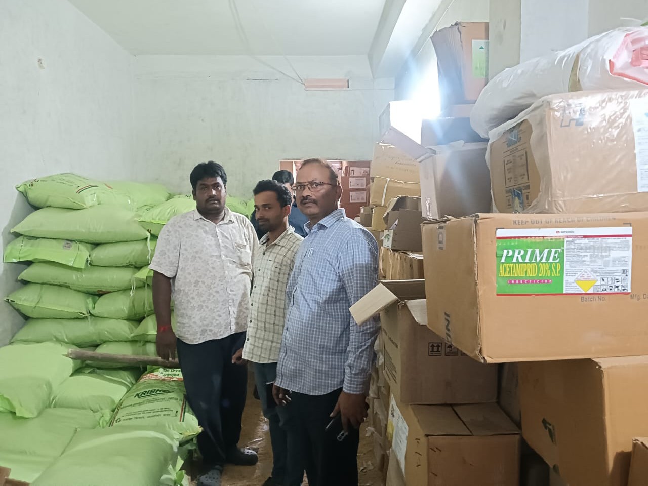 ఎరువుల గోడౌన్లలో ఆకస్మిక తనిఖీలు