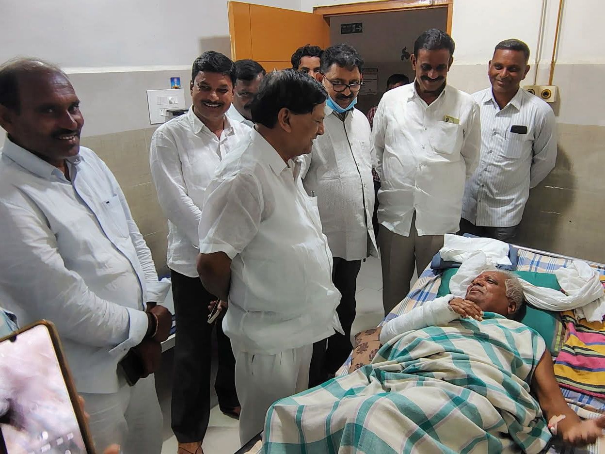 భాషా నాయక్‌ను పరామర్శించిన మాజీ ఎమ్మెల్యే