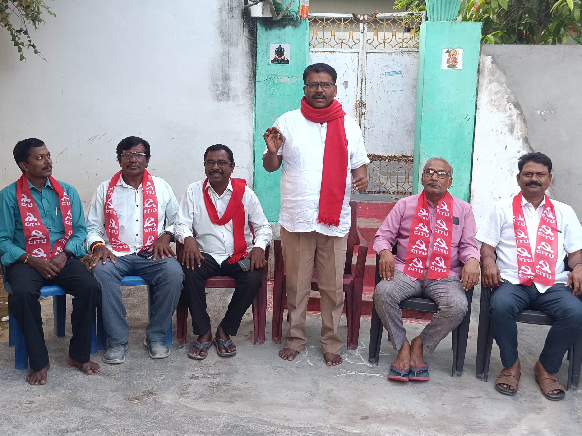 ‘కార్మిక చట్టాలను కాలరాస్తున్న కేంద్ర ప్రభుత్వం’