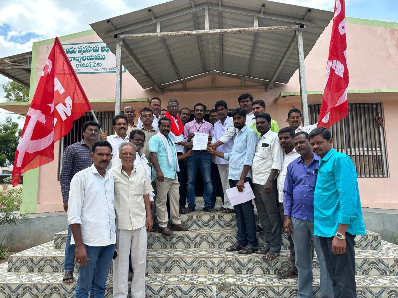 ‘సరిపడా యూరియా అందుబాటులో ఉంచాలి’