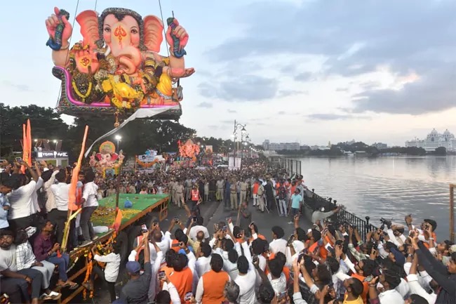 గంగమ్మ ఒడికి చేరిన బాలాపూర్‌ గణేశుడు