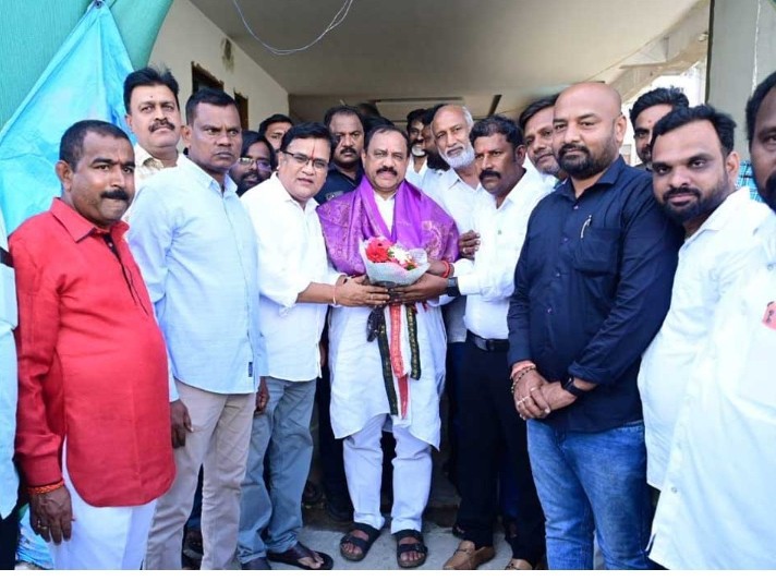 పీసీసీ చీఫ్‌ను కలిసిన కళాశాలల యాజమాన్యాలు