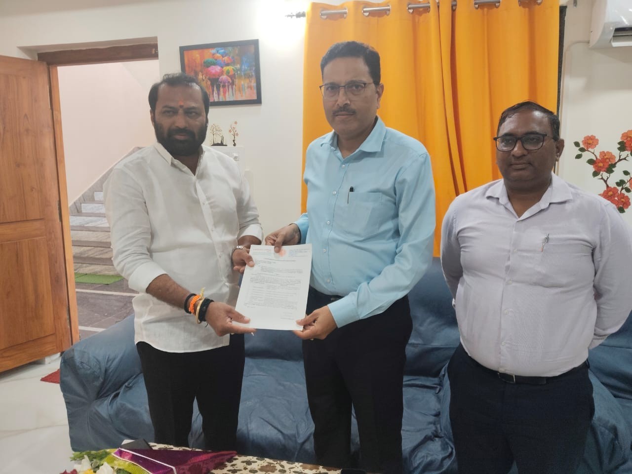 ఐఓసీఎల్ అధికారికి టీడీపీ మండల ఇంఛార్జ్ వినతి