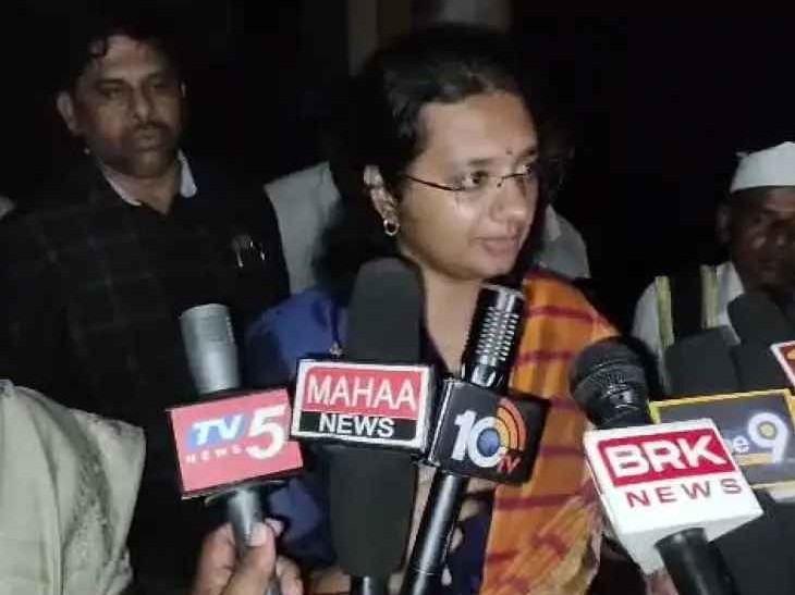 బొప్పాయిలను రూ.8 ఇవ్వాలి: సబ్ కలెక్టర్