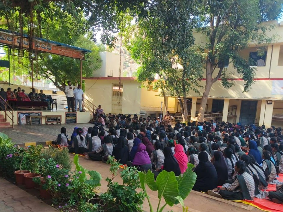 విద్యార్థులుకు ఎయిడ్స్ ఫై అవగాహన కార్యక్రమం