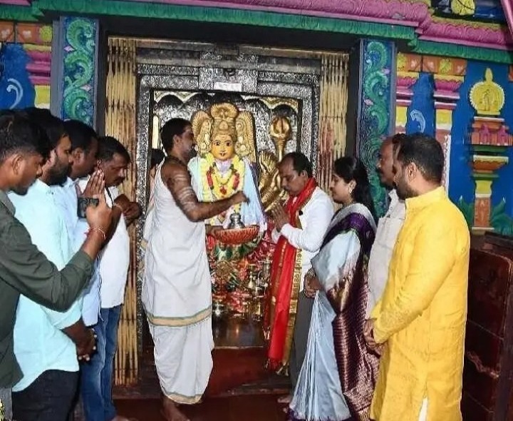 భద్రకాళి సన్నిధిలో అదనపు కమిషనర్