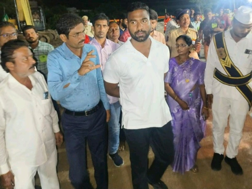 గణపతి నిమజ్జనాన్ని పరిశీలించిన కలెక్టర్