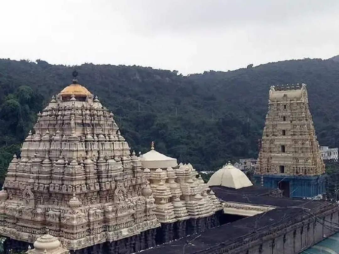 సింహాచలం వెళ్లే భక్తులకు గమనిక