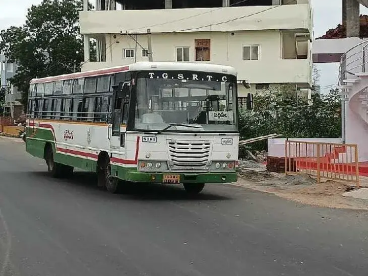 బ్రిడ్జి కూలడంతో బస్సుల దారి మళ్లింపు