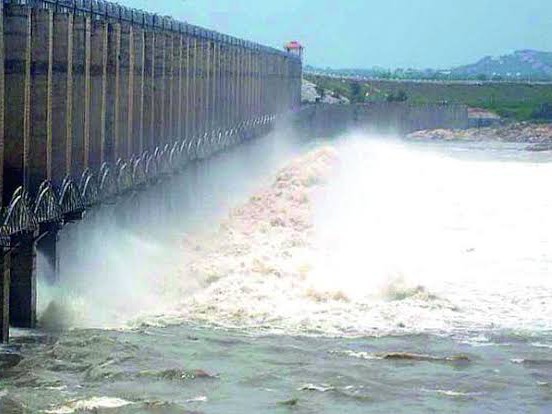 చేపల వేటకు వెళ్లిన యువకుడు గల్లంతు