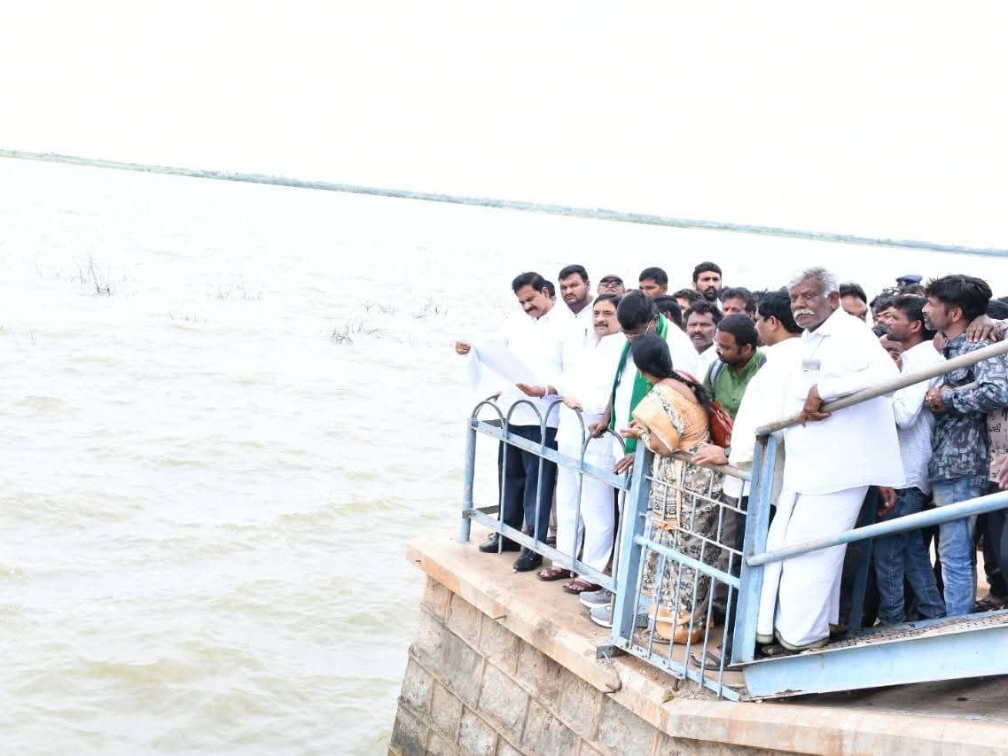 భైరవాణి తిప్ప ప్రాజెక్టును సందర్శించిన ఎమ్మెల్యే
