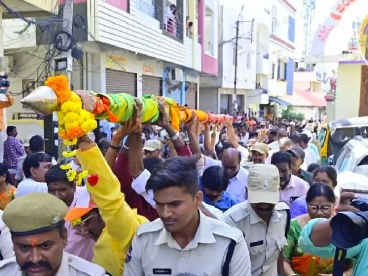 ఊరేగింపుతో ముగిసిన జెండా జాతర